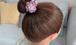 用头发扎蝴蝶结 用头发扎蝴蝶结